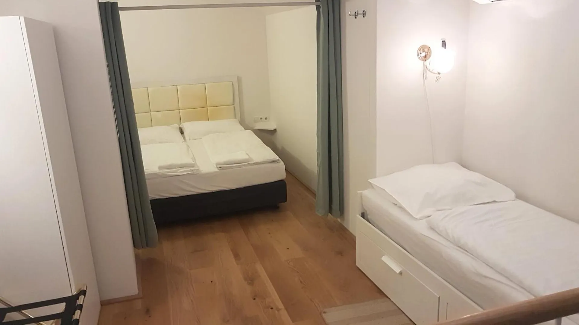 Sobieski District-1 Ring Apartments Vienna 0*,  Austria