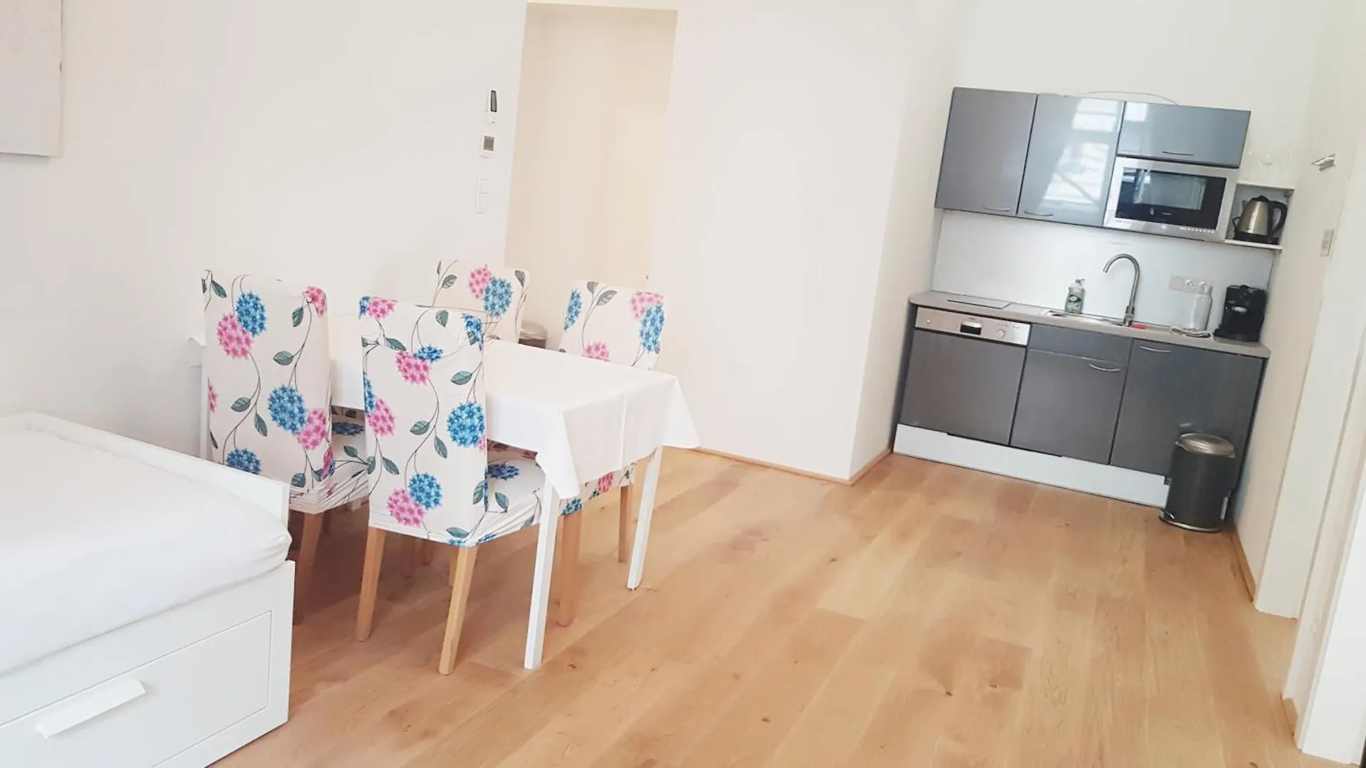 Sobieski District-1 Ring Apartments Vienna Austria